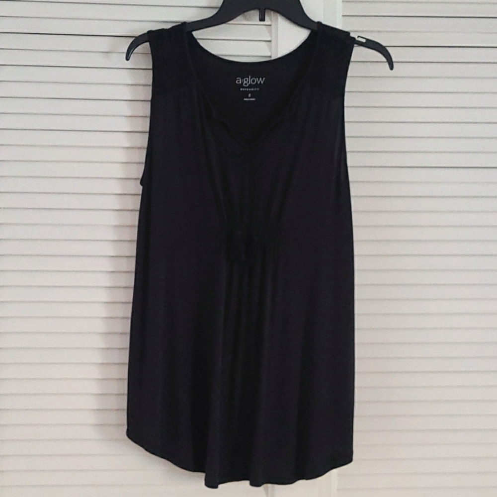 A:Glow Sleeveless Maternity Top.  NWT Sz Small.  Black. V Neck